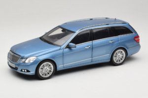 Mercedes E-Class W212 Estate Indigolith Metallic Blue Minichamps 1:18 B66962449 メタル