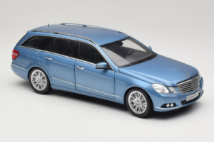 Mercedes E-Class W212 Estate Indigolith Metallic Blue Minichamps 1:18 B66962449 メタル - 画像 6/8
