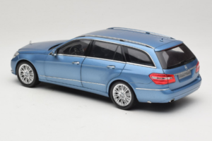 Mercedes E-Class W212 Estate Indigolith Metallic Blue Minichamps 1:18 B66962449 メタル - 画像 7/8