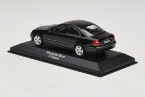 Mercedes E-Class W211 ブラック Minichamps 1:43 B66961950 メタル - 画像 3/4