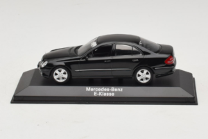 Mercedes E-Class W211 ブラック Minichamps 1:43 B66961950 メタル