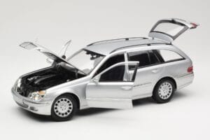 Mercedes E320 T-Modell S210 Elegance シルバー Kyosho 1:18 B66962166 メタル - 画像 2/8