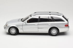 Mercedes E320 T-Modell S210 Elegance シルバー Kyosho 1:18 B66962166 メタル - 画像 4/8
