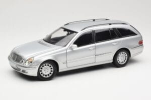 Mercedes E320 T-Modell S210 Elegance シルバー Kyosho 1:18 B66962166 メタル