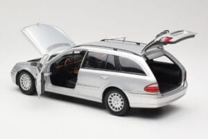 Mercedes E320 T-Modell S210 Elegance シルバー Kyosho 1:18 B66962166 メタル - 画像 5/8