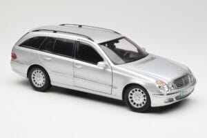 Mercedes E320 T-Modell S210 Elegance シルバー Kyosho 1:18 B66962166 メタル - 画像 6/8