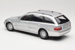Mercedes E320 T-Modell S210 Elegance シルバー Kyosho 1:18 B66962166 メタル - 画像 7/8