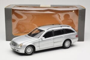 Mercedes E320 T-Modell S210 Elegance シルバー Kyosho 1:18 B66962166 メタル - 画像 8/8