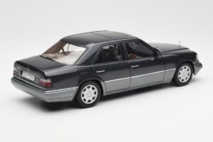 Mercedes E320 W124 ノーティクブルー メタリック Dealer Edition AUTOart 1:18 B66040508 メタル - 画像 3/8