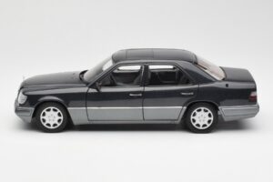 Mercedes E320 W124 ノーティクブルー メタリック Dealer Edition AUTOart 1:18 B66040508 メタル - 画像 4/8