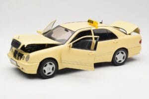 Mercedes E320 W210 タクシー Sun Star 1:18 1160 メタル - 画像 2/8