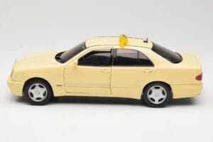 Mercedes E320 W210 タクシー Sun Star 1:18 1160 メタル - 画像 4/8