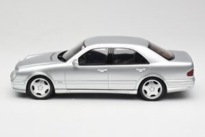 Mercedes E55 AMG W210 Brilliant Silver Otto 1:18 OT459 レジン - 画像 3/6