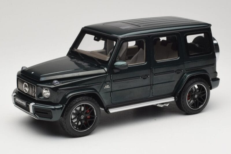 Mercedes G 63 AMG W463 Green Metallic Minichamps 1:18 110037066 メタル