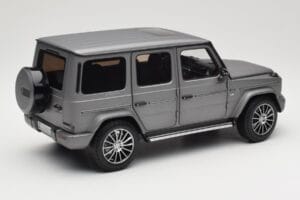 Mercedes G-Class G500 W463A Designo Platinum Magno Minichamps 1:18 B66960811 メタル - 画像 3/8