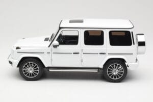 Mercedes G-Class G 500 W463A Diamond White Metallic Minichamps 1:18 113037111 メタル - 画像 4/8