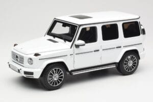 Mercedes G-Class G 500 W463A Diamond White Metallic Minichamps 1:18 113037111 メタル