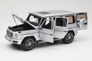 Mercedes G-Class G 500 W463A Iridium Silver Metallic Minichamps 1:18 113037112 メタル - 画像 2/8