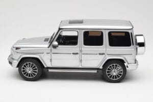Mercedes G-Class G 500 W463A Iridium Silver Metallic Minichamps 1:18 113037112 メタル - 画像 4/8