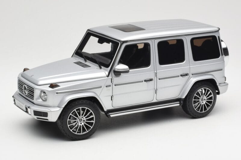 Mercedes G-Class G 500 W463A Iridium Silver Metallic Minichamps 1:18 113037112 メタル