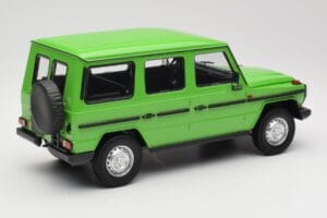 Mercedes G-Class W460 LWB グリーン Minichamps 1:18 155038101 メタル - 画像 2/6
