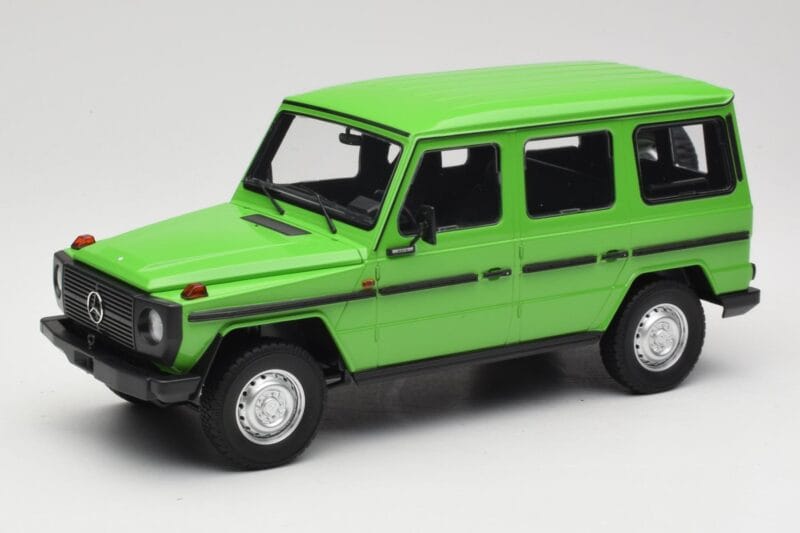 Mercedes G-Class W460 LWB グリーン Minichamps 1:18 155038101 メタル