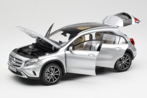 Mercedes GLA X156 Polar シルバー メタリック Norev 1:18 B66960267 メタル - 画像 2/8