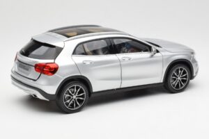 Mercedes GLA X156 Polar シルバー メタリック Norev 1:18 B66960267 メタル - 画像 3/8