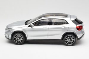 Mercedes GLA X156 Polar シルバー メタリック Norev 1:18 B66960267 メタル - 画像 4/8