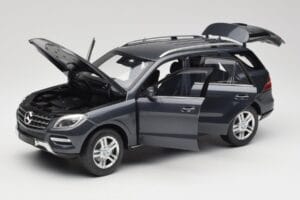 Mercedes M-Class W164 Grey Metallic Minichamps 1:18 100030100 メタル - 画像 2/8