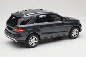 Mercedes M-Class W164 Grey Metallic Minichamps 1:18 100030100 メタル - 画像 3/8