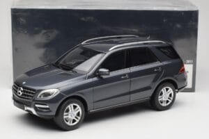 Mercedes M-Class W164 Grey Metallic Minichamps 1:18 100030100 メタル - 画像 8/8
