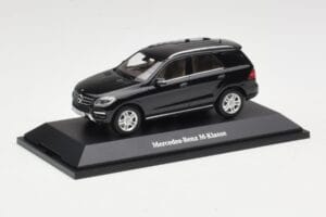 Mercedes M-Class W166 Obsidian Black Metallic Minichamps 1:43 B66960060 メタル - 画像 2/4
