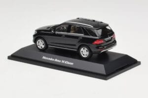 Mercedes M-Class W166 Obsidian Black Metallic Minichamps 1:43 B66960060 メタル - 画像 3/4