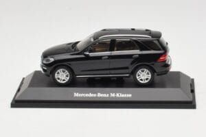 Mercedes M-Class W166 Obsidian Black Metallic Minichamps 1:43 B66960060 メタル