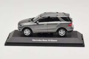 Mercedes M-Class W166 Palladium Silver Metallic Minichamps 1:43 B66960061 メタル