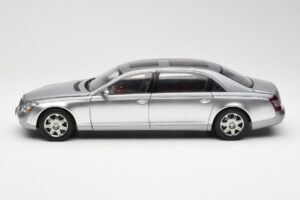 Maybach 62 LWB ヒマラヤシルバー Dealer Edition AUTOart 1:18 B66962178 メタル - 画像 4/8