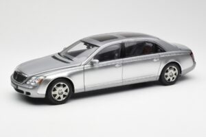 Maybach 62 LWB ヒマラヤシルバー Dealer Edition AUTOart 1:18 B66962178 メタル