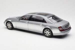 Maybach 62 LWB ヒマラヤシルバー Dealer Edition AUTOart 1:18 B66962178 メタル - 画像 7/8