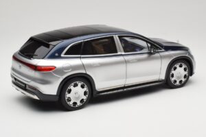Mercedes Maybach EQS 680 V297 ブルー NZG 1:18 1060/23 メタル - 画像 3/8