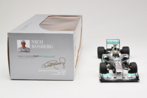 Mercedes MGP W02 #8 N. Rosberg Mercedes GP 2011 Minichamps 1:18 110110008 メタル - 画像 6/7