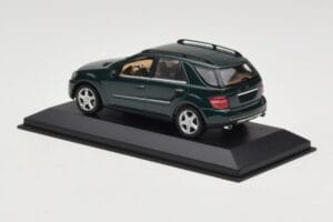 Mercedes ML 500 W164 ダークグリーン Minichamps 1:43 400034500 メタル - 画像 3/4
