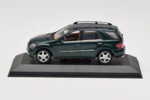 Mercedes ML 500 W164 ダークグリーン Minichamps 1:43 400034500 メタル