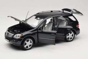 Mercedes ML W164 Obsidian Black ディーラー エディション Minichamps 1:18 B66962321 メタル - 画像 2/8