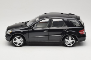 Mercedes ML W164 Obsidian Black ディーラー エディション Minichamps 1:18 B66962321 メタル - 画像 4/8