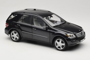 Mercedes ML W164 Obsidian Black ディーラー エディション Minichamps 1:18 B66962321 メタル - 画像 6/8