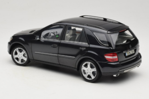 Mercedes ML W164 Obsidian Black ディーラー エディション Minichamps 1:18 B66962321 メタル - 画像 7/8