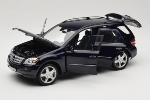 Mercedes ML W164 Tanzanite Blue ディーラー エディション Minichamps 1:18 B66962322 メタル - 画像 2/8