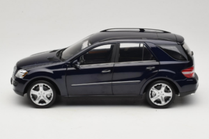 Mercedes ML W164 Tanzanite Blue ディーラー エディション Minichamps 1:18 B66962322 メタル - 画像 4/8
