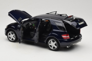 Mercedes ML W164 Tanzanite Blue ディーラー エディション Minichamps 1:18 B66962322 メタル - 画像 5/8